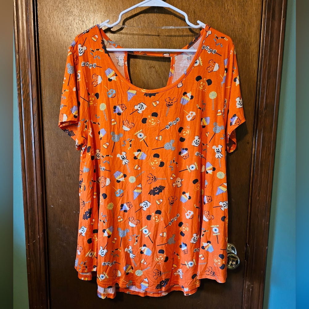🎄 Disney Halloween tee